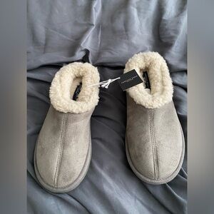 American Eagle Outfitters Gray Slippers with Cream Lining